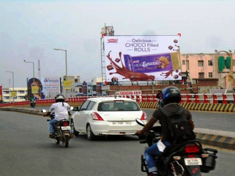 billboard-in-raja-bazar-patna-at-raja-bazaar-near-raymond-showr-10xmt